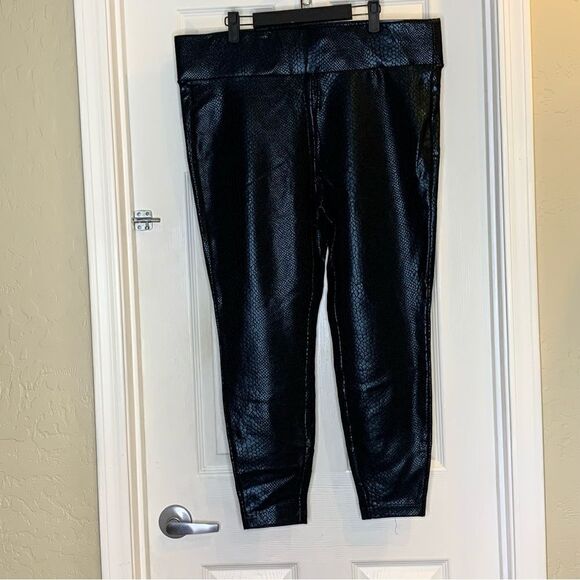 Torrid Black Tonal Snake Pixie Pants Torrid Size 2/2X - Picture 4 of 12